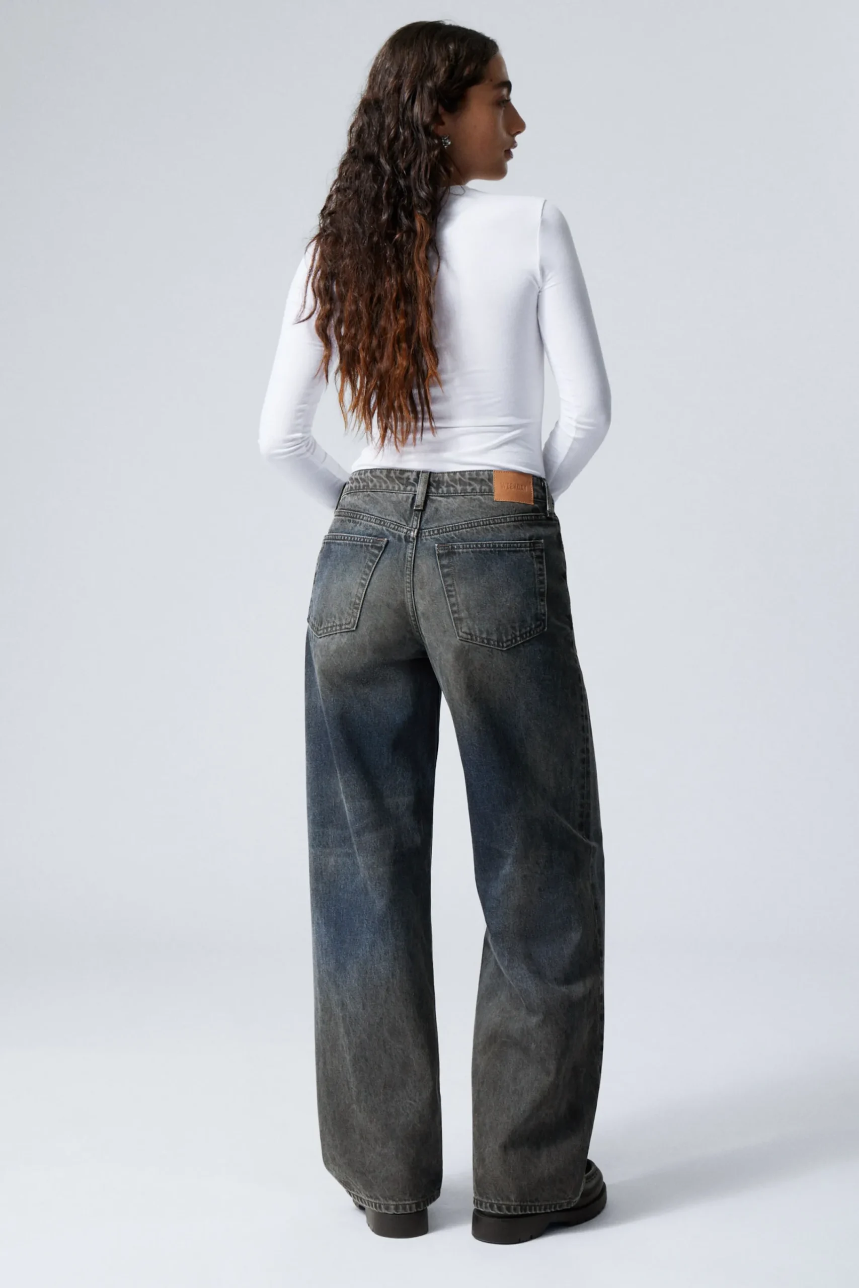 Weekday AMPLE LOW LOOSE MUDDY JEANS>Women Jeans