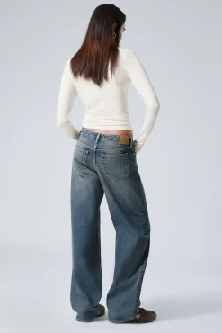 Weekday AMPLE LOW RISE LOOSE WIDE LEG JEANS><noscript><img width=