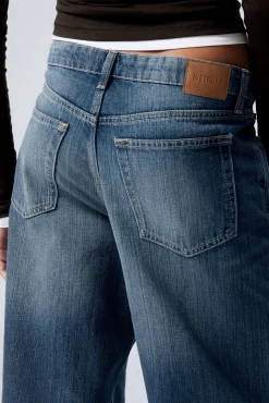 Weekday AMPLE LOW RISE LOOSE WIDE LEG JEANS><noscript><img width=