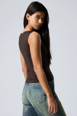 Weekday ANNIE SLEEVELESS BOAT-NECK TOP><noscript><img width=