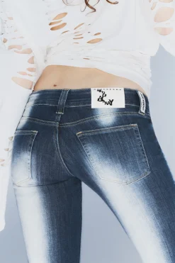 Weekday BOOTY BEI LOW WAIST SKINNY BOOTCUT JEANS><noscript><img width=