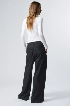 Weekday CHECKED LOW LOOSE SUIT TROUSERS><noscript><img width=