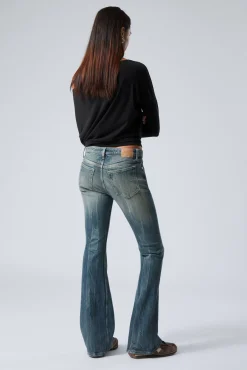 Weekday FLAME LOW RISE SLIM FLARED LEG JEANS><noscript><img width=