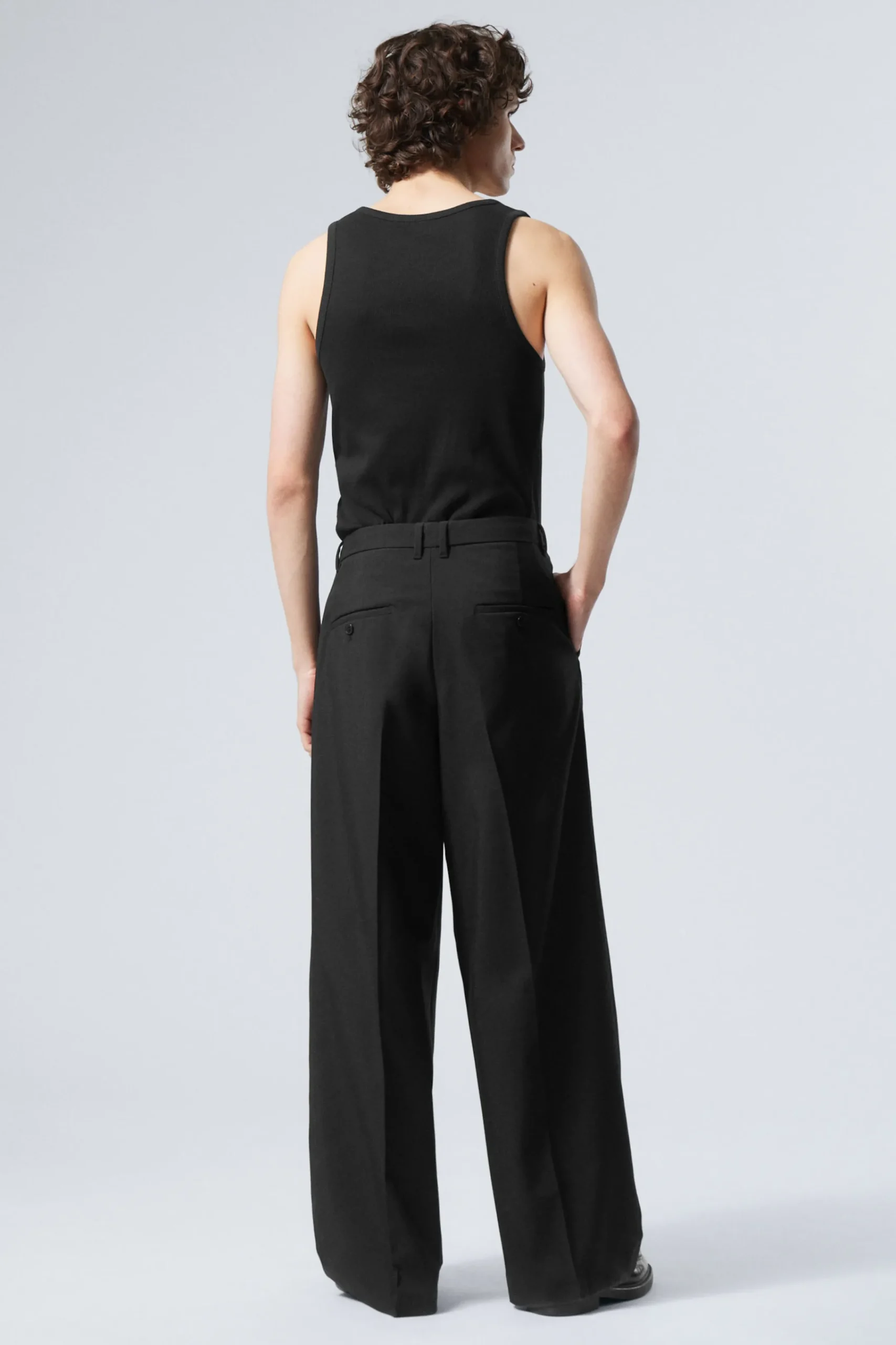 Weekday LOW WAIST LOOSE FIT SUIT TROUSERS> Trousers