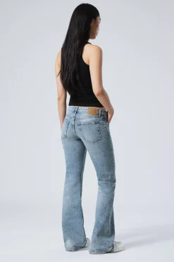 Weekday NOVA LOW RISE SLIM BOOTCUT LEG JEANS><noscript><img width=