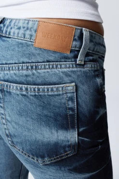 Weekday NOVA LOW WAIST SLIM BOOTCUT JEANS><noscript><img width=
