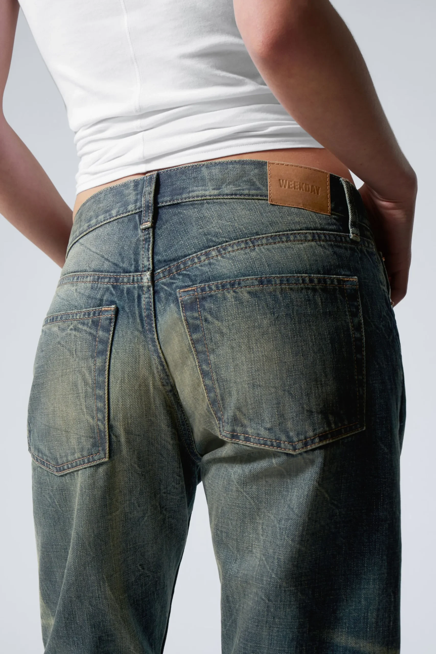 Weekday ORBIT MID RISE REGULAR STRAIGHT LEG JEANS>Women Jeans