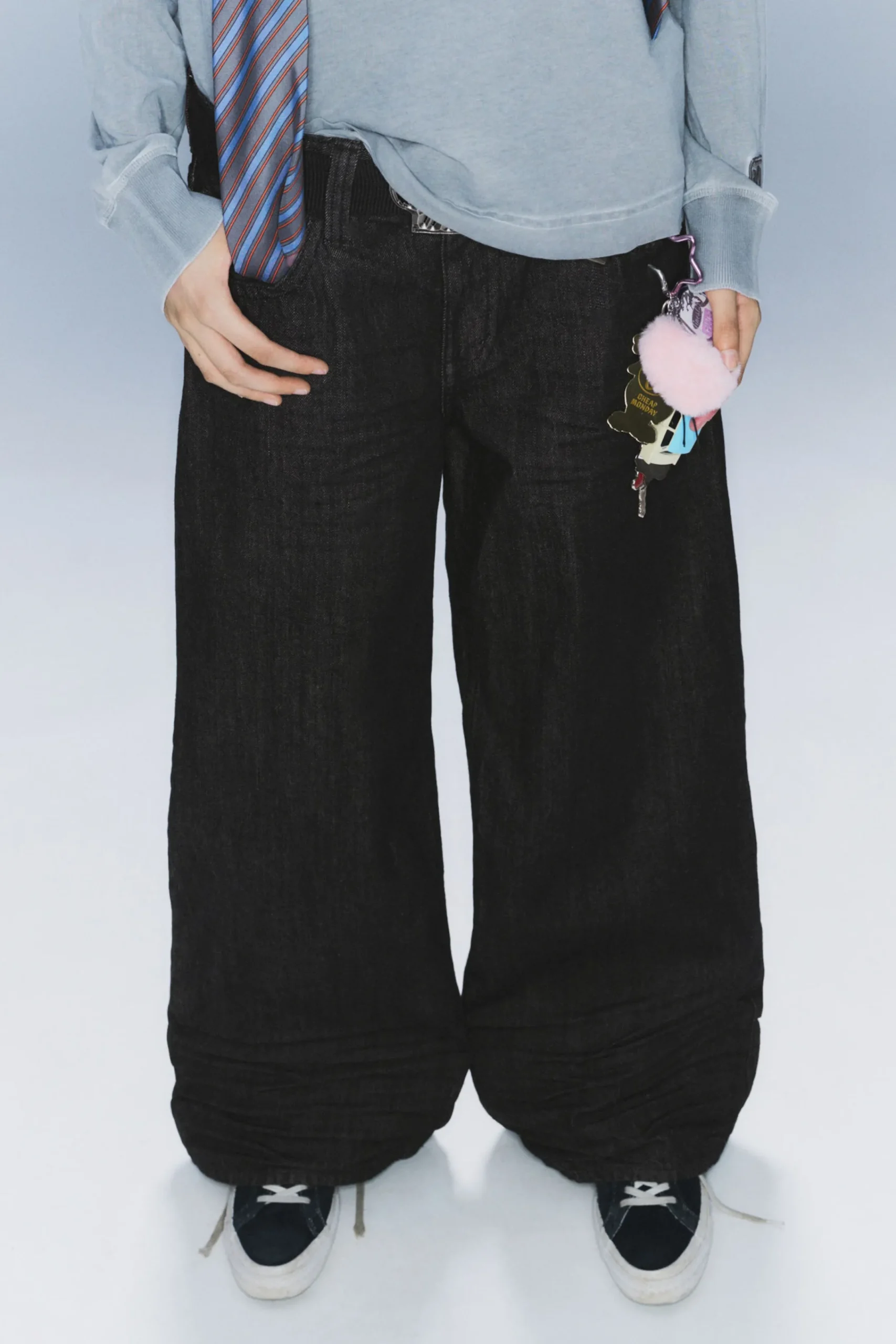Weekday POSER REGULAR WAIST LOOSE WIDE JEANS>Women Jeans