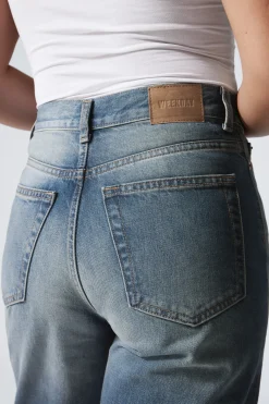 Weekday RAIL MID RISE LOOSE WIDE LEG JEANS><noscript><img width=