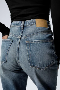 Weekday ROWE SUPER HIGH WAISTED REGULAR STRAIGHT LEG JEANS><noscript><img width=