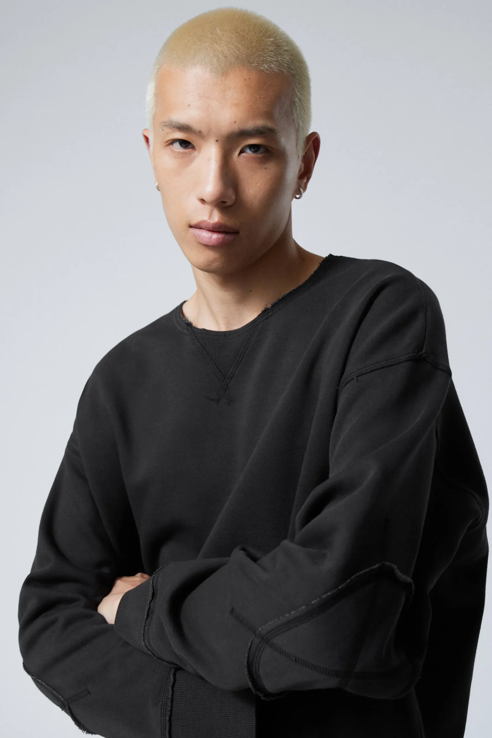 Weekday SHORT DISTRESSED SWEATSHIRT> Sweatshirts