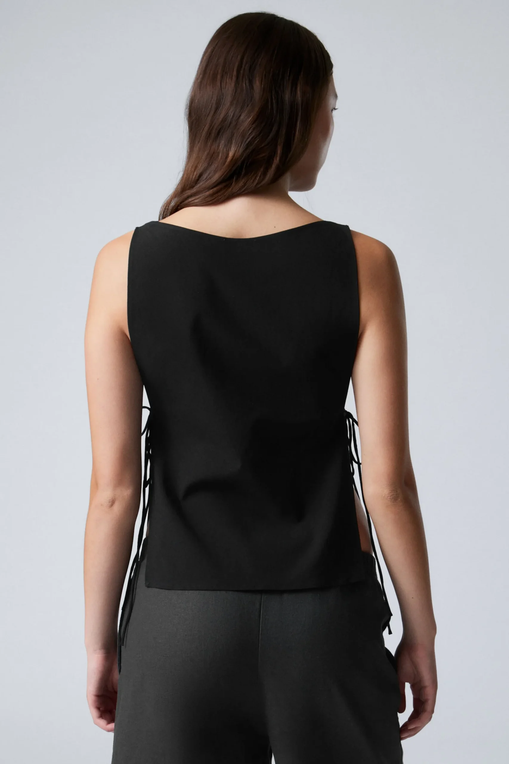 Weekday SLEEVELESS BOAT-NECK TIE TOP>Women Tops