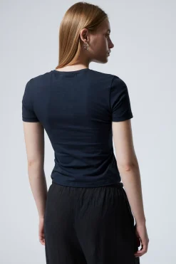 Weekday SLIM FITTED T-SHIRT><noscript><img width=